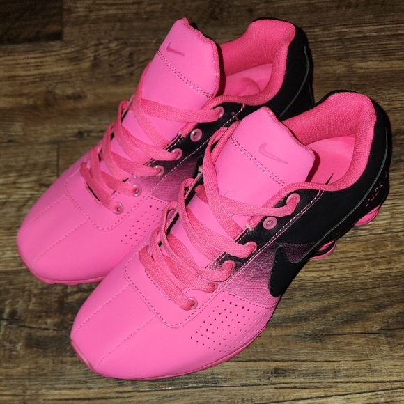 Brand New Nike Women's Athletic Shoes in Pink and Black - Picture 6 of 7